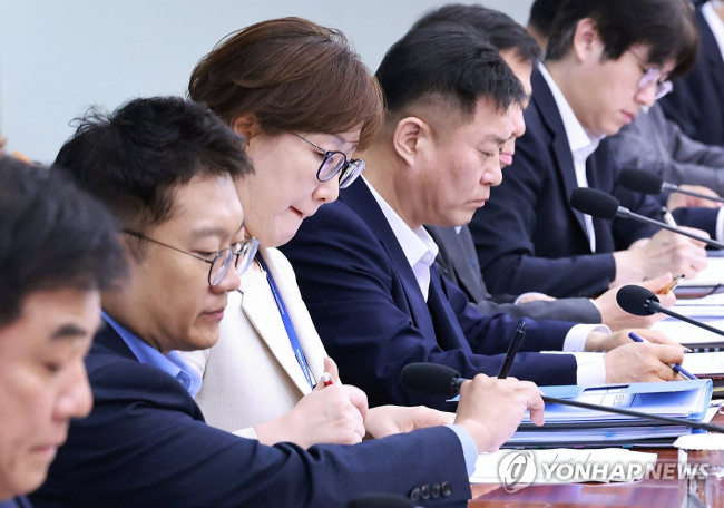 수석·보좌관 회의 참석하는 김현지 총무비서관