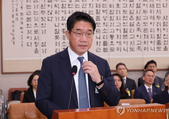 답하는 이흥권 제주지방법원장
