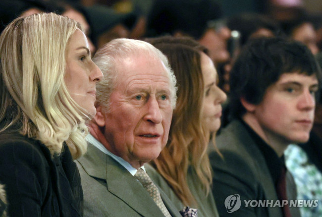 19일 런던패션위크 참석한 찰스 3세