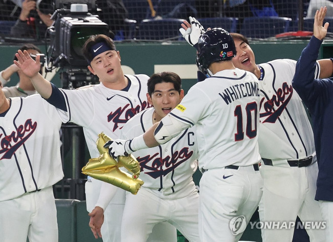 위트컴 축하하는 이정후
