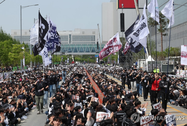 삼성전자 노조 투쟁 결의대회, 입장하는 깃발