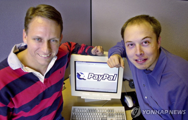 Peter Thiel (left) and Elon Musk (right)