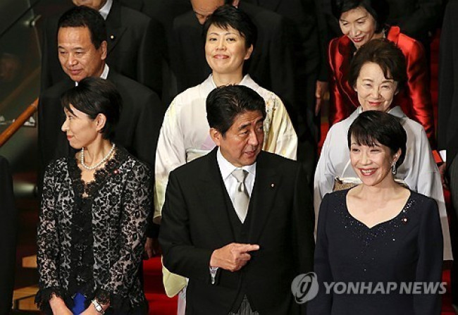 Former Prime Minister Abe (front center) and Prime Minister Takaichi (front right) in 2014