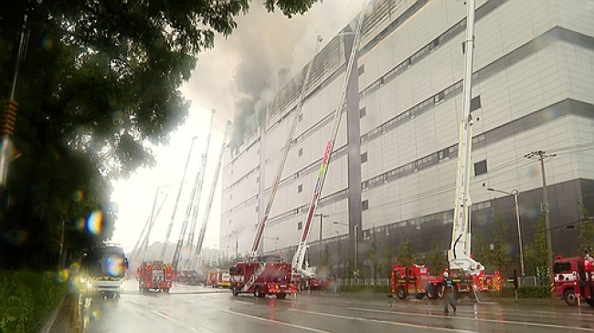 Third day of Incheon Coupang logistics center fire