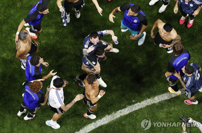 Messi and teammates celebrating