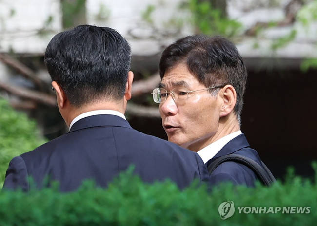 Former KCG Planning and Coordination Officer Ahn Seong-sik attending special prosecutor probe