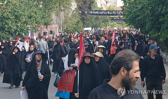 Tehran citizens heading to the funeral of Ayatollah Ali Khamenei