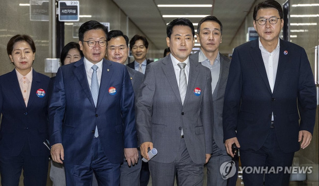 PPP leadership heading to the Supreme Council meeting