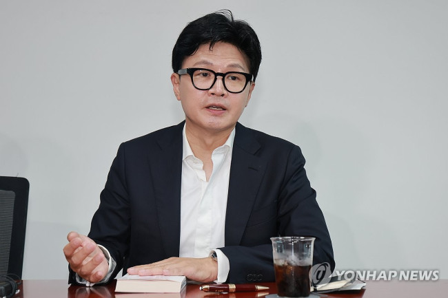 Rep. Han Dong-hoon after meeting with the victim of the 'Busan roundhouse kick' case