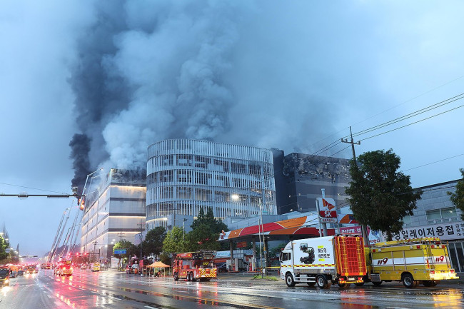 Coupang logistics center fire in Incheon enters its third day