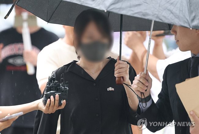'Jamsil vote counting station blockade' suspect arrives for warrant hearing