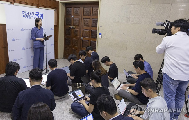 Jang Hyun-ju, National Assembly Public Communications Chief, stating the Speaker's position on constitutional reform