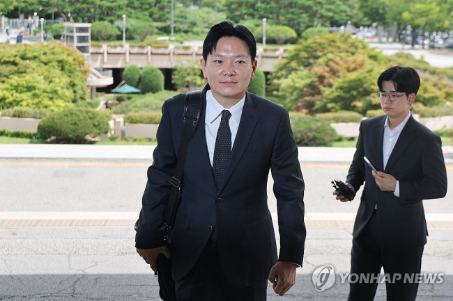 Prosecutor Park Sang-yong attending the Ministry of Justice Inspection Committee