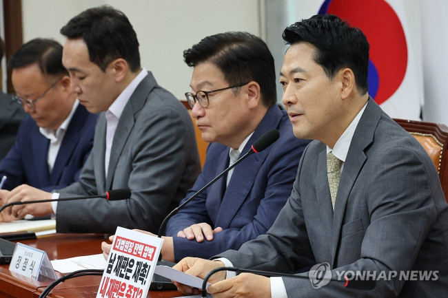 Representative Jang Dong-hyeok speaking